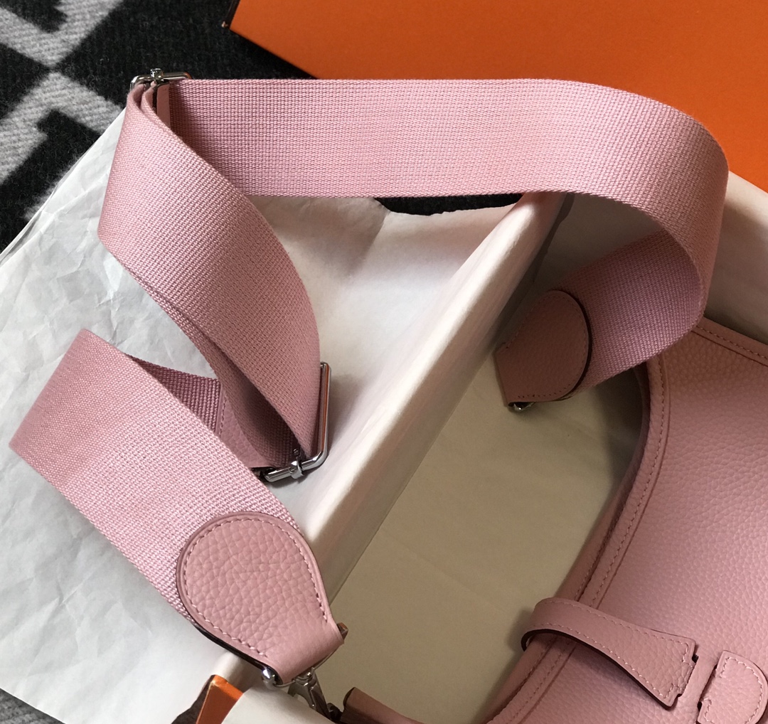 Hermes Evelyne III 29 PM Shoulder Bag In Pink Clemence Leather